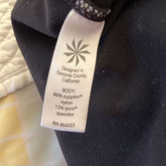 Athleta Women’s Replay Reflective Cropped Leggings Size M GUC Black - Picture 4 of 5